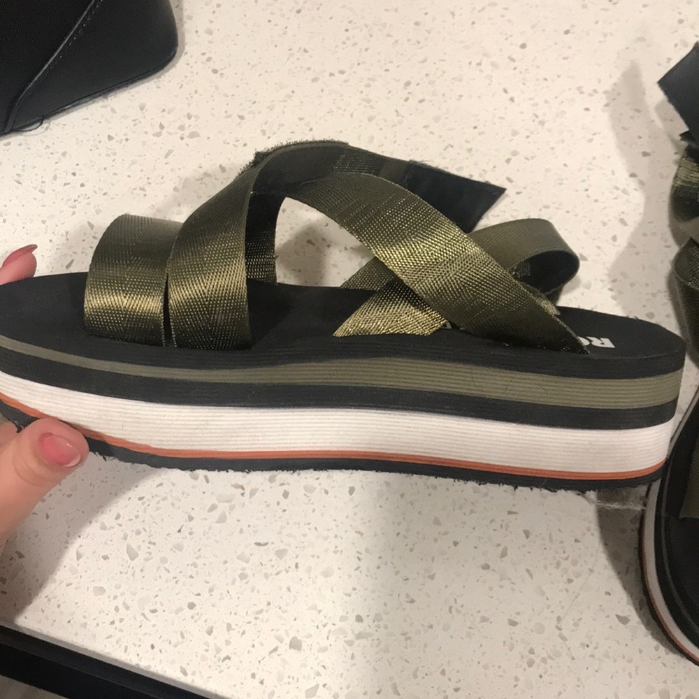 Criss-cross platform sandals